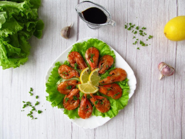 Fried shrimp in soy sauce in a shell