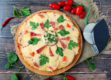 Zucchini pizza in a frying pan