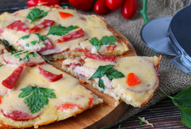 Zucchini pizza in a frying pan