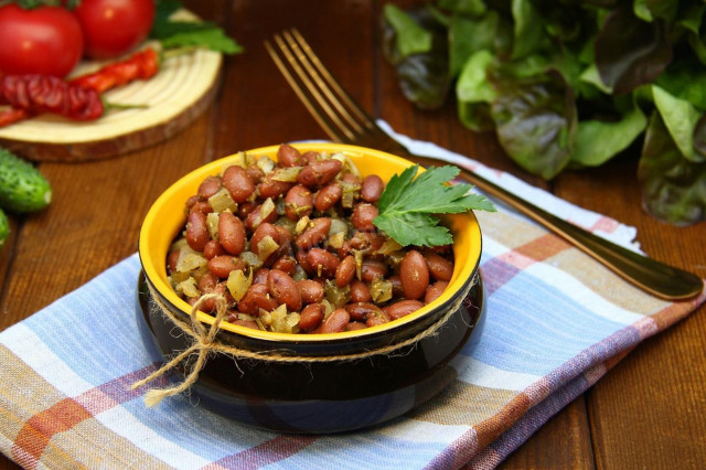 Fried beans with onions