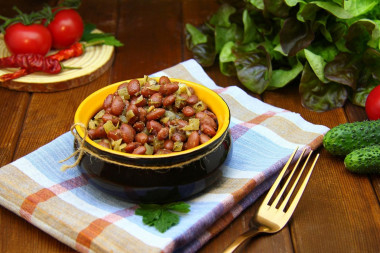 Fried beans with onions