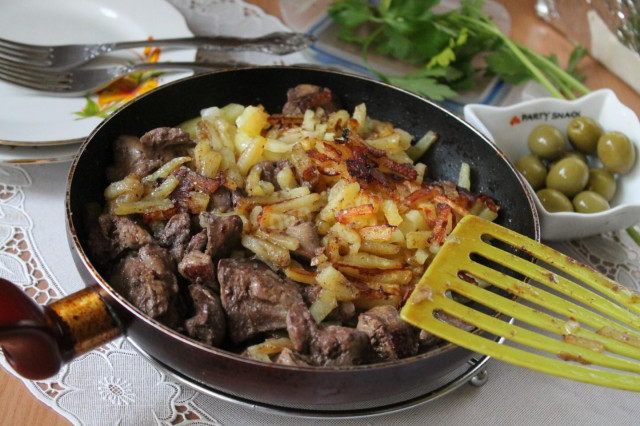 Fried potatoes with liver