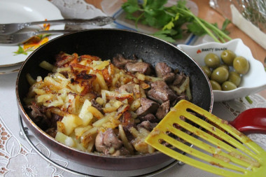 Fried potatoes with liver