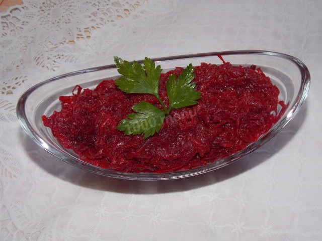 Fried beetroot caviar with with a bow