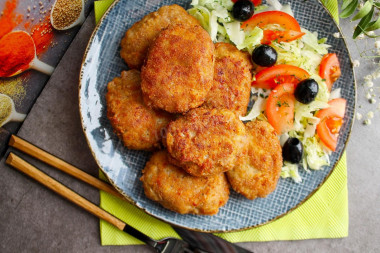 Minced meat cutlets with loaf and milk