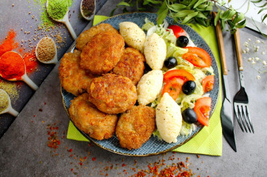 Minced meat cutlets with loaf and milk