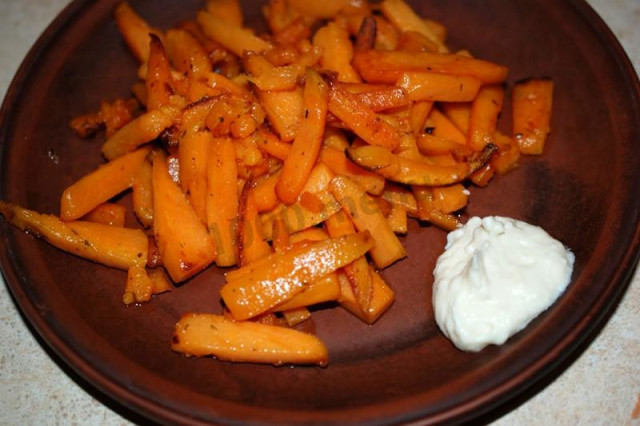 Pan-fried sweet potatoes with cream sauce