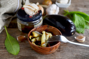 Fried eggplant for winter with garlic