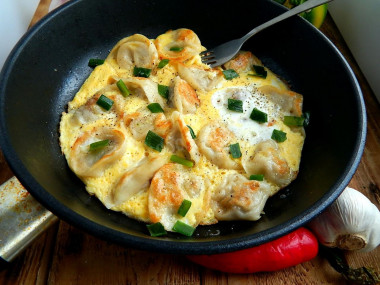 Fried dumplings in a frying pan