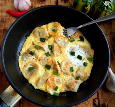 Fried dumplings in a frying pan