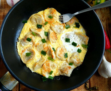 Fried dumplings in a frying pan