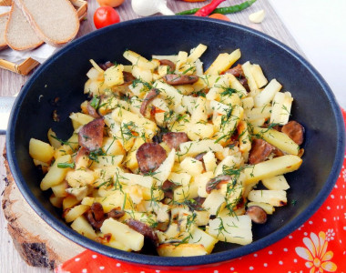 Fried potatoes with fresh honey mushrooms and onions