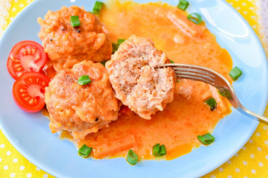 Hedgehogs with rice with tomato paste