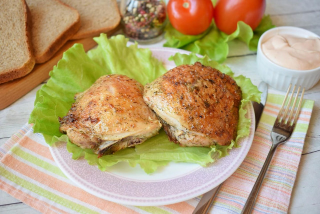 Fried chicken thighs with paprika