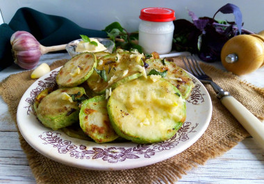 Fried young zucchini with mayonnaise and garlic sauce