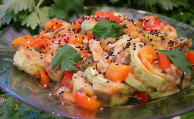 Fried zucchini with tomatoes and bell pepper