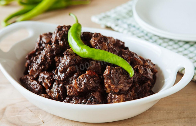 Pork fried in lard with blood sauce