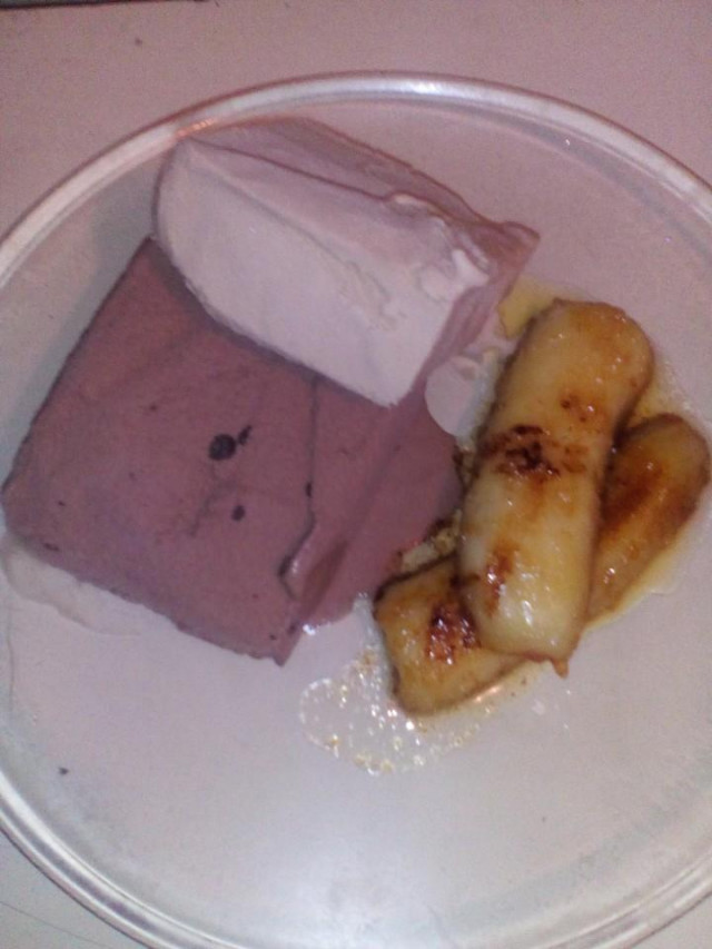 Fried bananas with ice cream