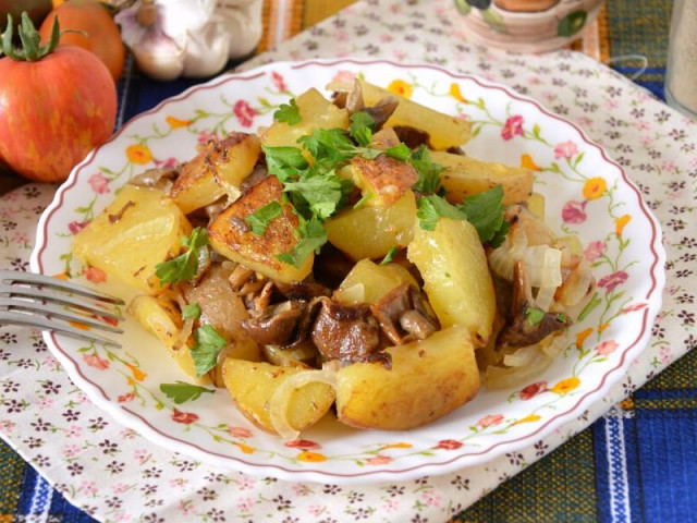 Frozen honey mushrooms with potatoes fried