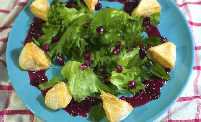 Fried camembert with pomegranate sauce