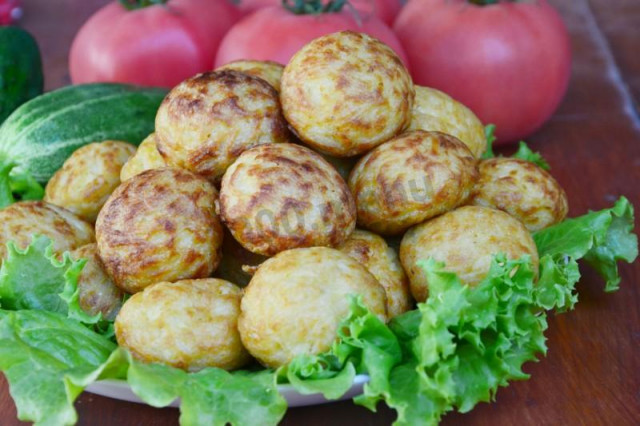 Pasta balls fried in a saucepan