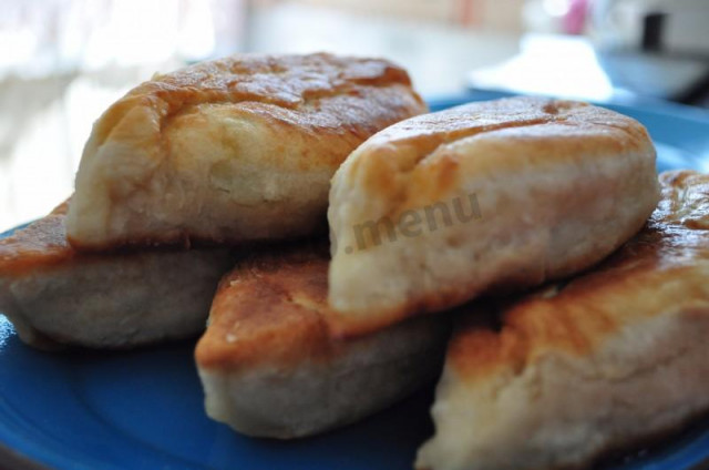 Fried pies with potatoes and mushrooms