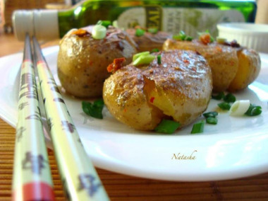 Fried potatoes with pepper and salt