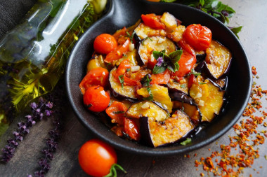 Eggplant in a frying pan with garlic and tomatoes quickly