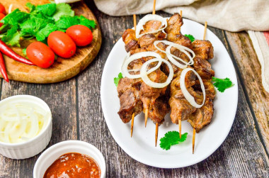 Barbecue on pork skewers in the oven