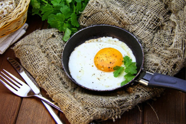 Fried eggs in a frying pan