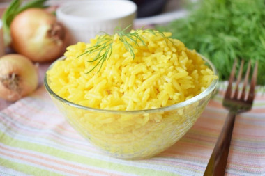 Rice with onions to garnish