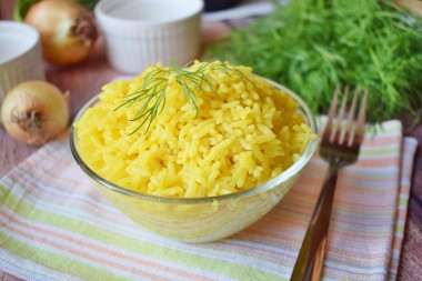 Rice with onions to garnish