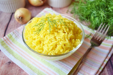 Rice with onions to garnish