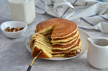 Pancakes on kefir are lush