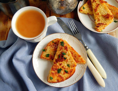 Croutons made of white bread with egg and milk