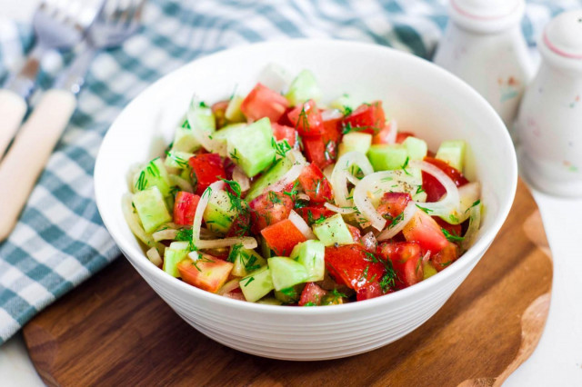 Tomato salad with cucumber and onion