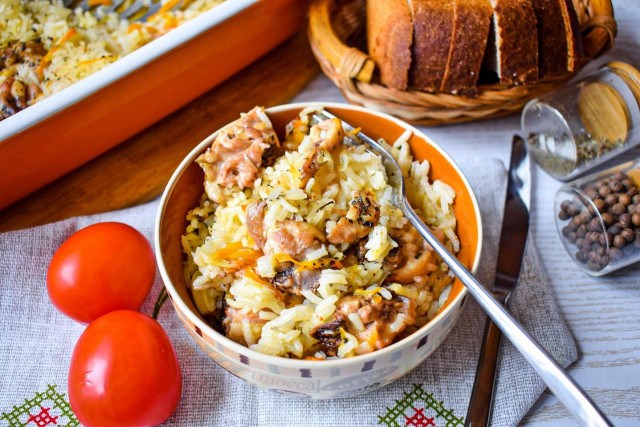 Pilaf in the oven with chicken