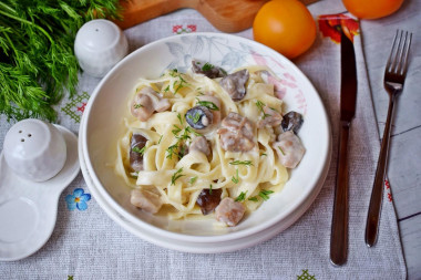 Fettuccine pasta chicken with mushrooms in cream sauce