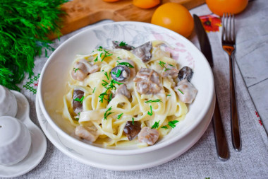 Fettuccine pasta chicken with mushrooms in cream sauce