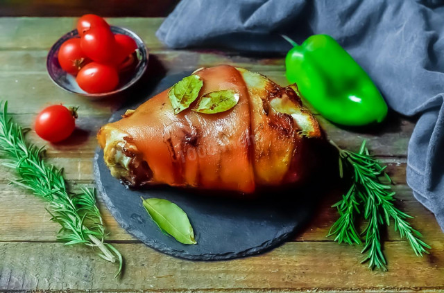 Foil-wrapped knuckle baked in the oven