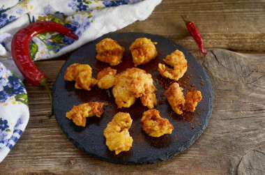 Shrimp in batter in a frying pan