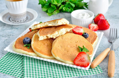 Pancakes on kefir are fluffy without eggs