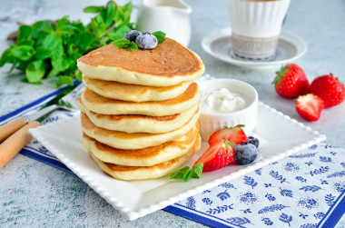 Pancakes on kefir are fluffy without eggs