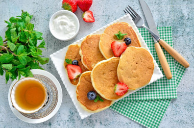 Pancakes on kefir are fluffy without eggs