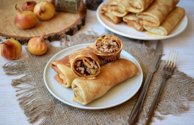 Stuffed pancakes with minced meat