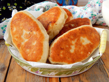 Pies in a frying pan without kefir