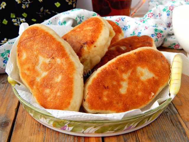 Pies in a frying pan without kefir