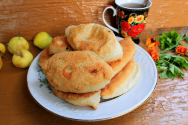 Dough pies without yeast in a frying pan