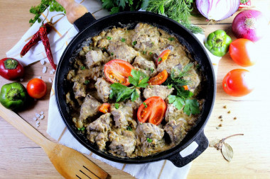 Beef liver in sour cream sauce