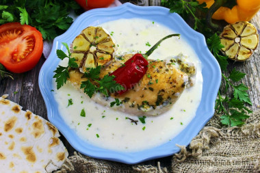 Chkmeruli in Georgian chicken in creamy garlic sauce